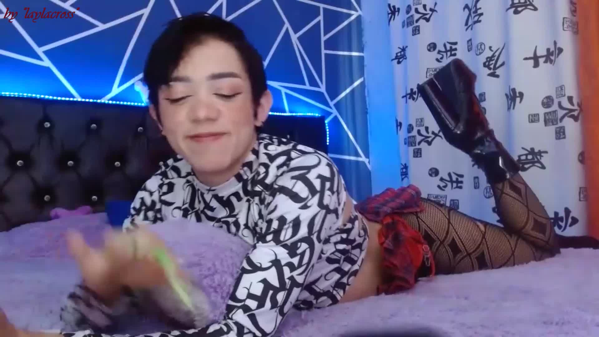 sexy femboy camshow!